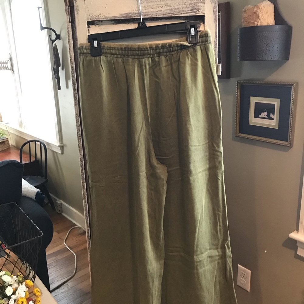 Olive Green Wide-Leg Pants - Picture 3 of 3